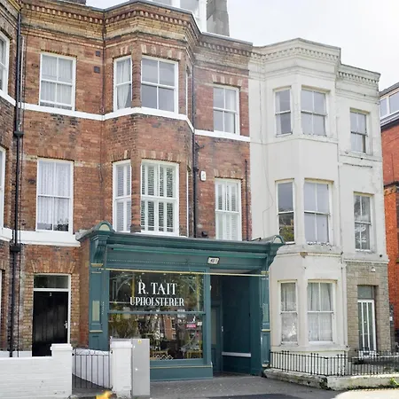 St Martins Square 2 *