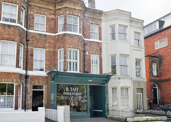 St Martins Square 2 *